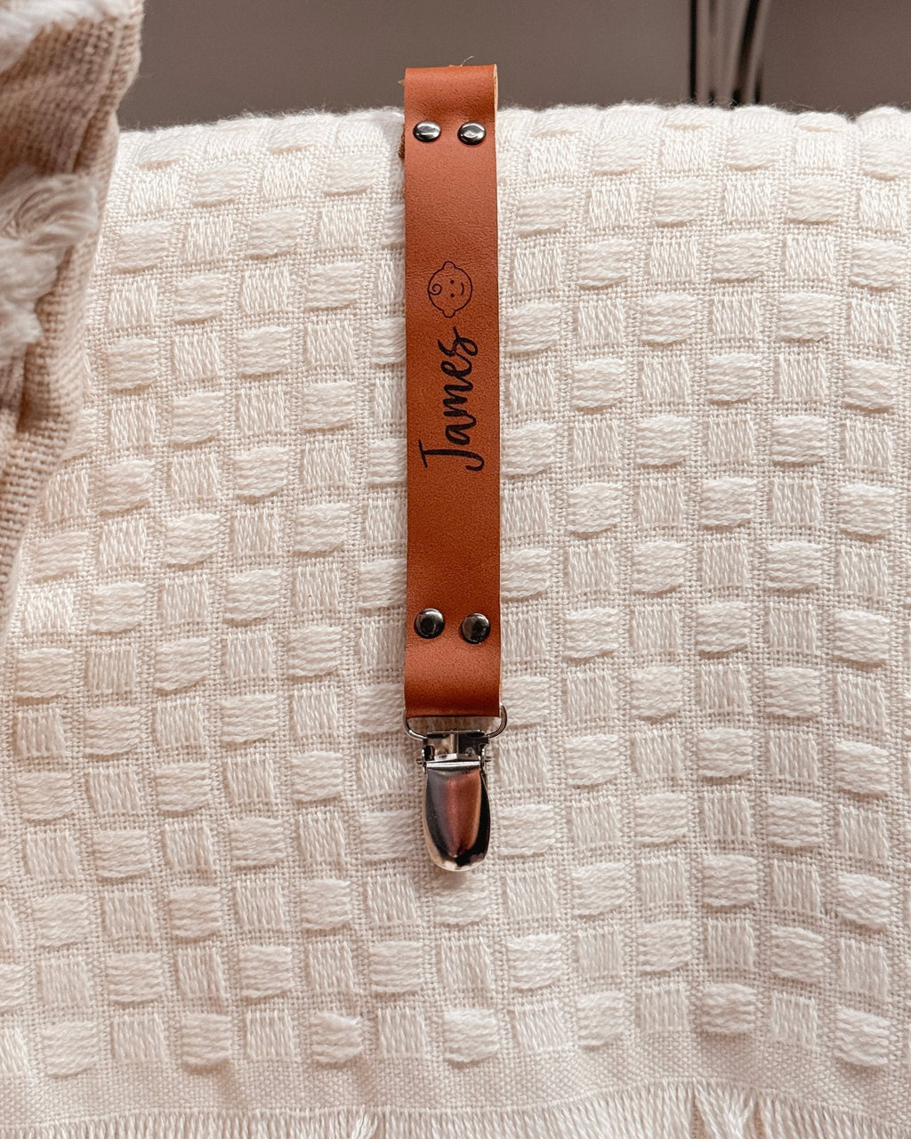 Welcome Set – Signature (Booties + 3 Pacifier Clips + Wooden Plaque + 2 Keychains)